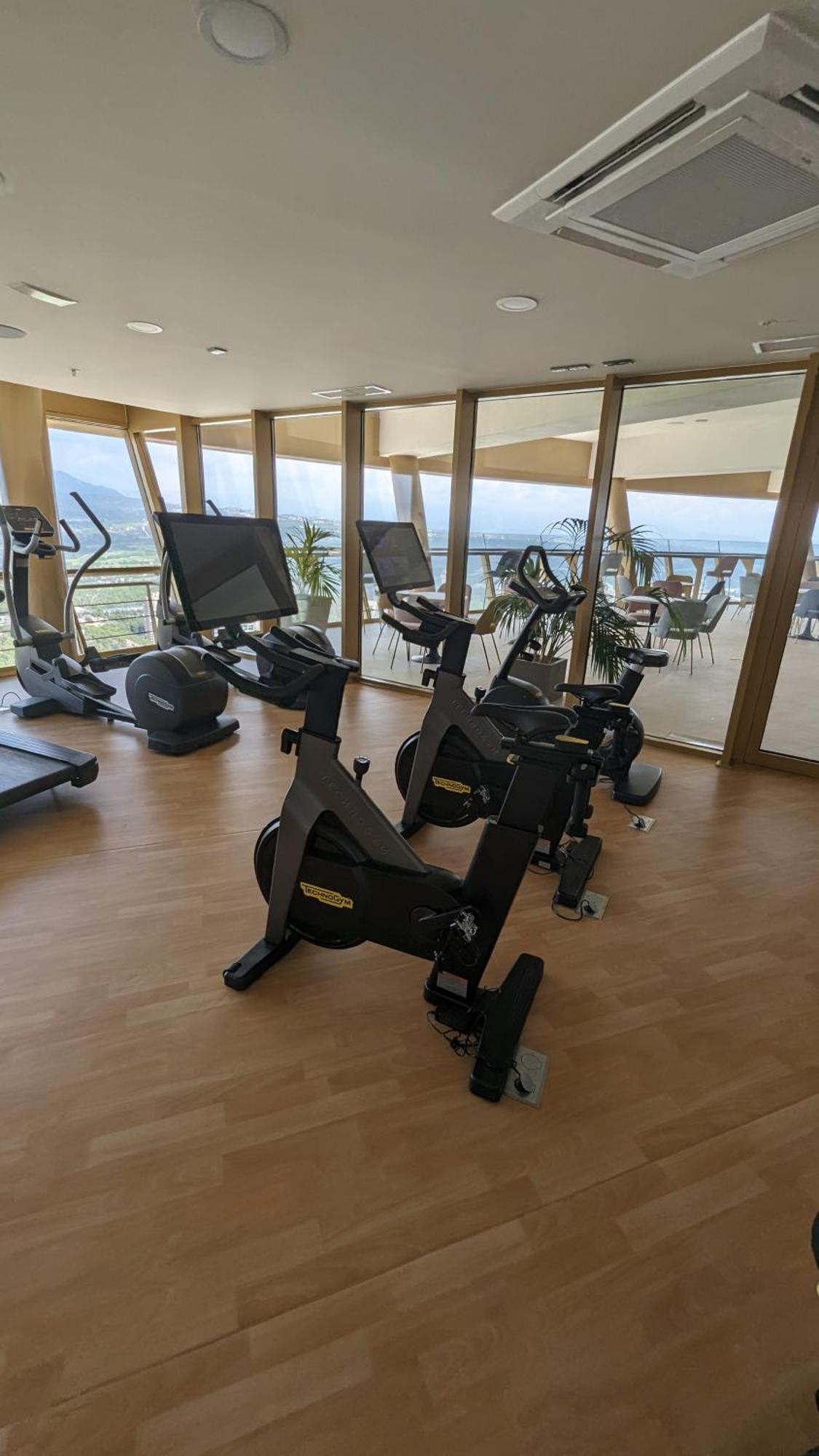 Intempo Luxury Sky View & Spa Resort Μπένιντορμ Εξωτερικό φωτογραφία